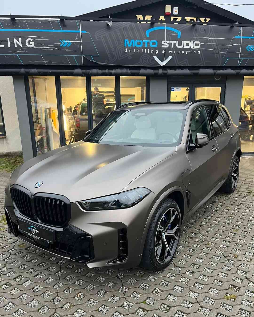 Przyciemnianie szyb i lamp – styl, bezpieczeństwo i ochrona z Moto Studio Gdańsk