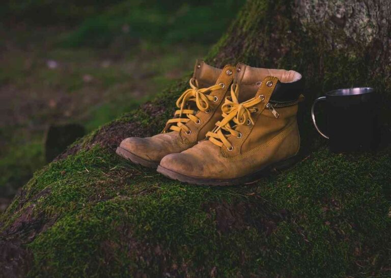 sennik buty