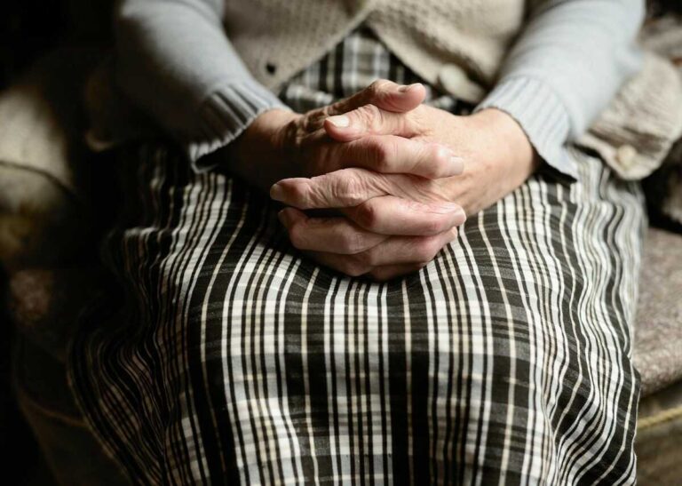 sennik nieżyjąca babcia jako żywa